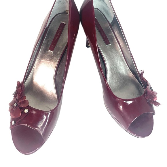 Bandolino Burgundy Floral Peep-Toe Heels - Picture 3 of 6